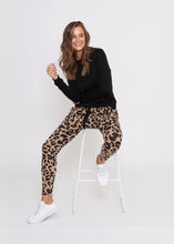 Load image into Gallery viewer, Jordan Joggers Tan Leopard