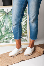 Load image into Gallery viewer, Capty White