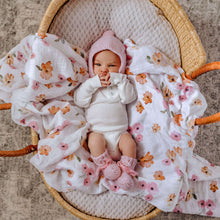 Load image into Gallery viewer, Pink Merino Wool Bonnet &amp; Bootie Set
