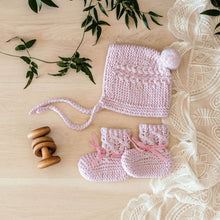 Load image into Gallery viewer, Pink Merino Wool Bonnet &amp; Bootie Set
